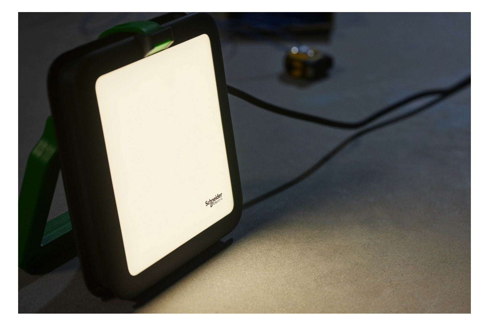 LED-Bauleuchte 75W IP54 4000K 8500lm Kst 1LED 220-240V Mit Stativhalterung m.LM