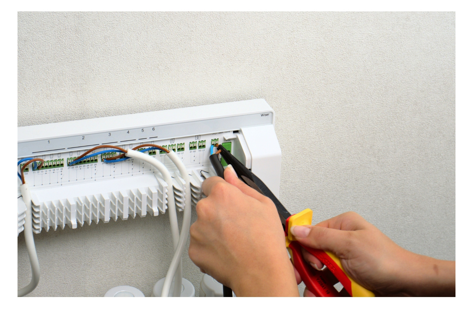 Busankoppler Funkb Wiser REG 14p Klemmbef