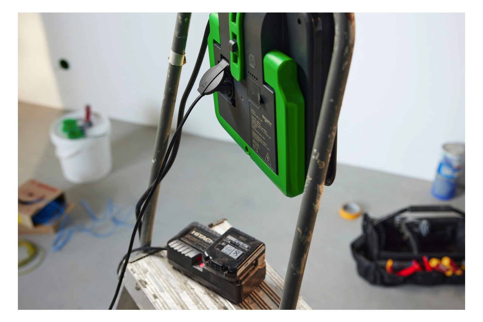 LED-Bauleuchte 75W IP54 4000K 8500lm Kst 1LED 220-240V Mit Stativhalterung m.LM