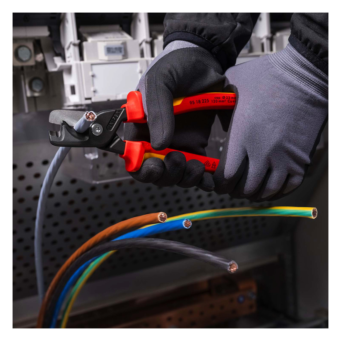 Kabelschere mech.Einhand Ø23mm 120qmm L225mm isol f.mehrdrähtige Leiter VDE