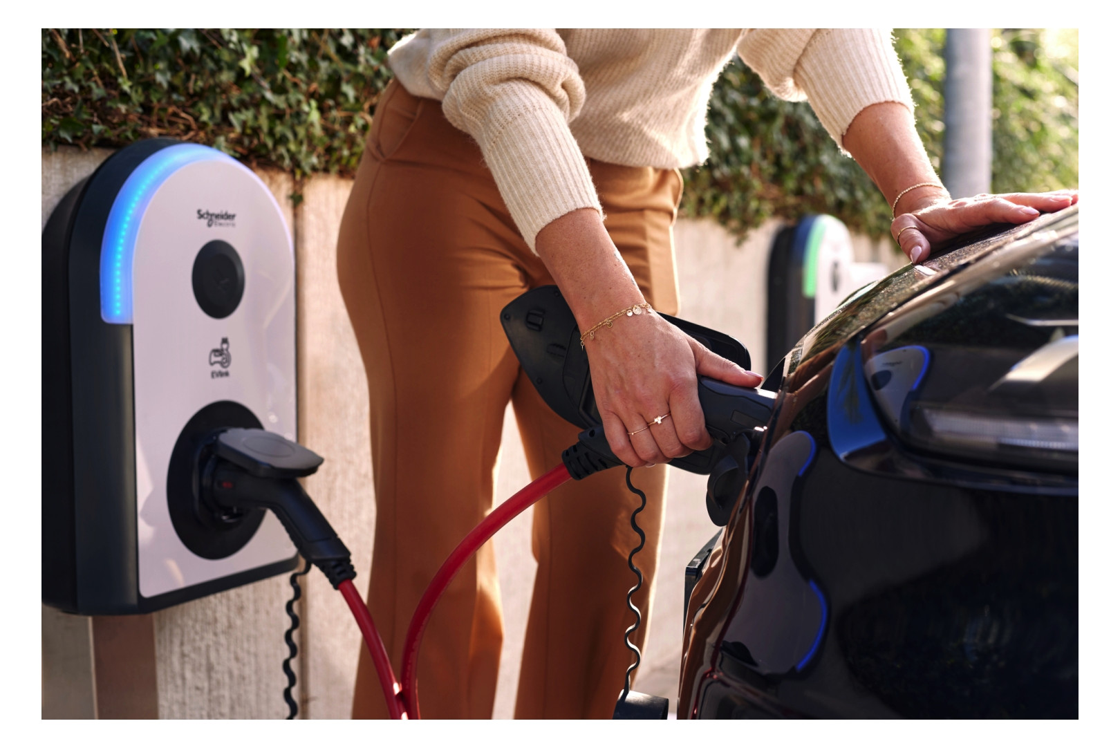 Wallbox 22kVA 3ph EVlink 1f 22kW/Ladep IP55 317x529x158mm Wandmont Kst IK10