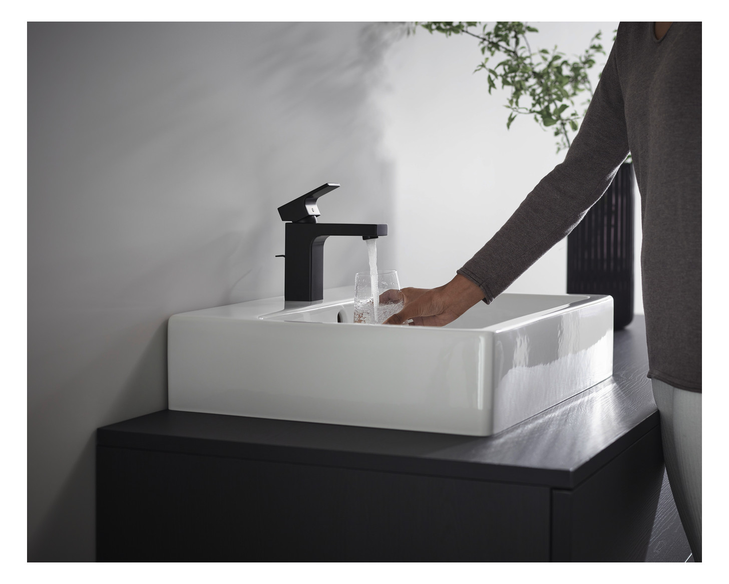 hansgrohe Waschtisch-Einhebelmischer 100 Vernis Shape mit Zugstangen-Ablaufgarnitur, mattschwarz
