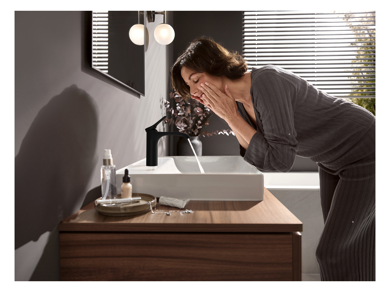 hansgrohe Waschtisch-Einhebelmischer 110 Vivenis mit Zugstangen-Ablaufgarnitur, mattschwarz