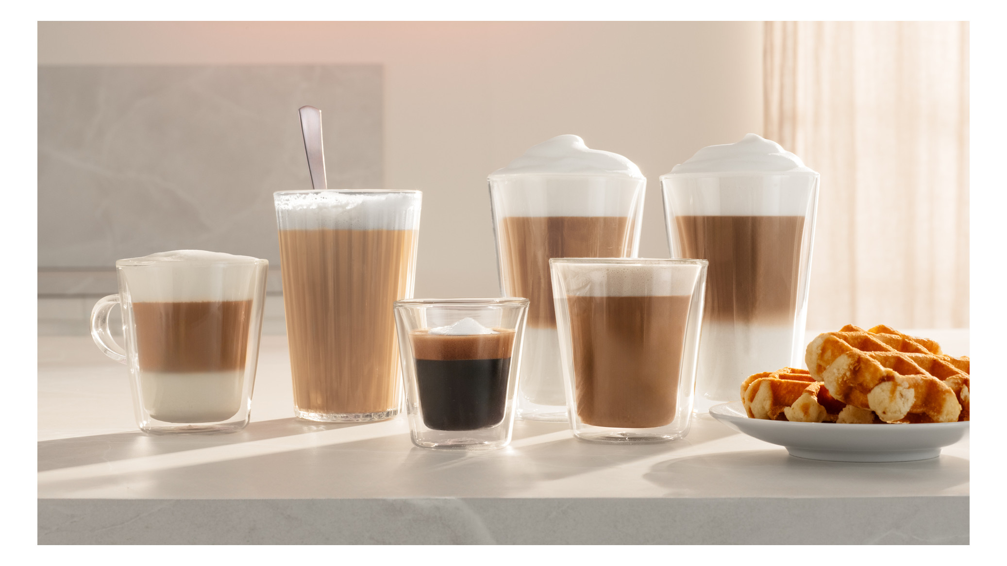 Kaffeevollautomat Caf/Cap sw Milchschaum m.Display Cafe/Capp EB 19bar