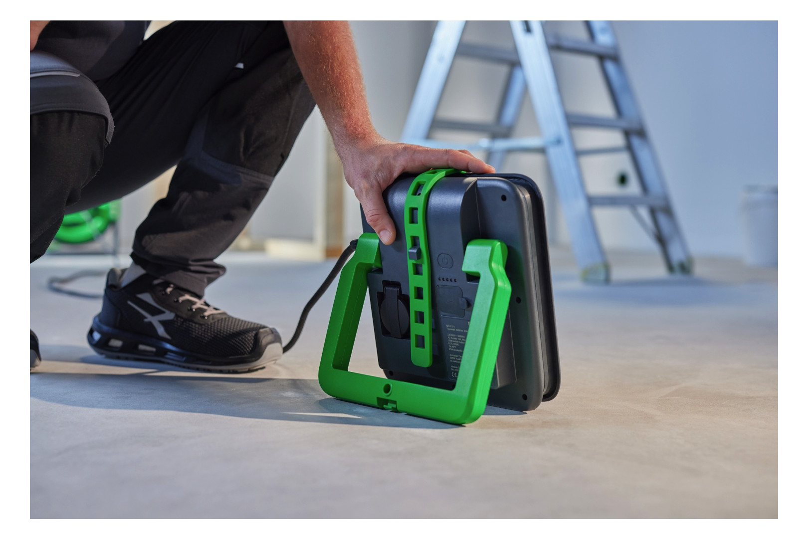 LED-Bauleuchte 75W IP54 4000K 8500lm Kst 1LED 220-240V Mit Stativhalterung m.LM