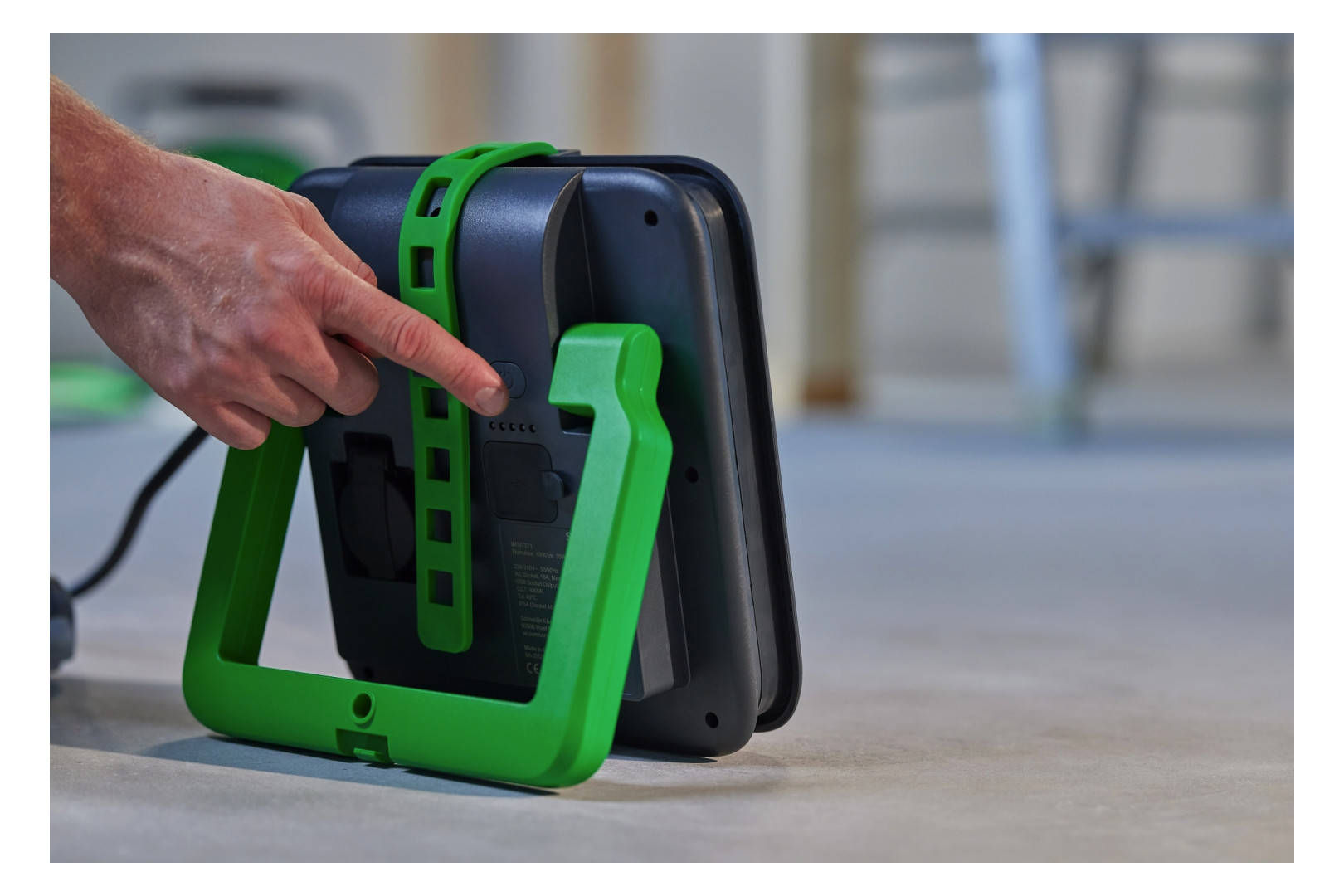 LED-Bauleuchte 75W IP54 4000K 8500lm Kst 1LED 220-240V Mit Stativhalterung m.LM