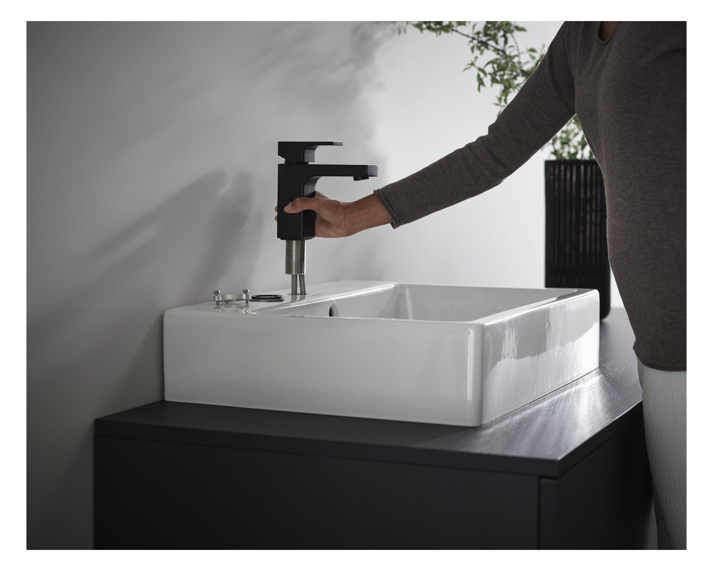 hansgrohe Waschtisch-Einhebelmischer 100 Vernis Shape mit Zugstangen-Ablaufgarnitur, mattschwarz