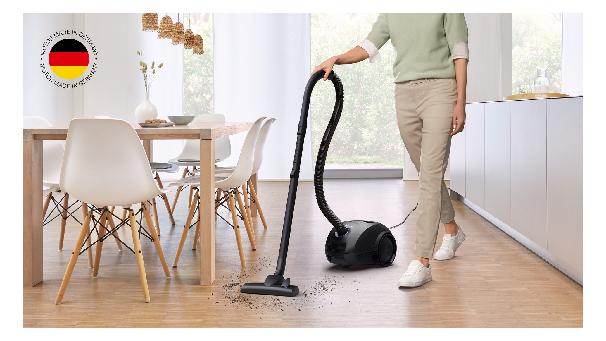 Bodenstaubsauger 600W 220 80dB sw 4,2kg 3,5l 220-240V Microfilter 5m