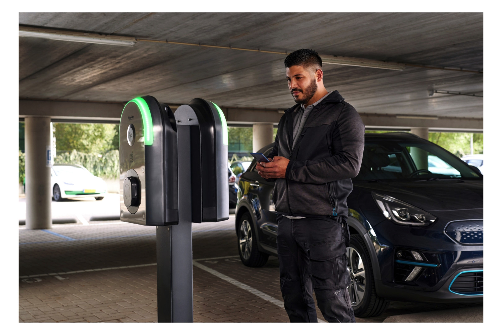 Wallbox 22kVA 3ph EVlink 1f 22kW/Ladep IP55 317x529x158mm Wandmont Kst IK10