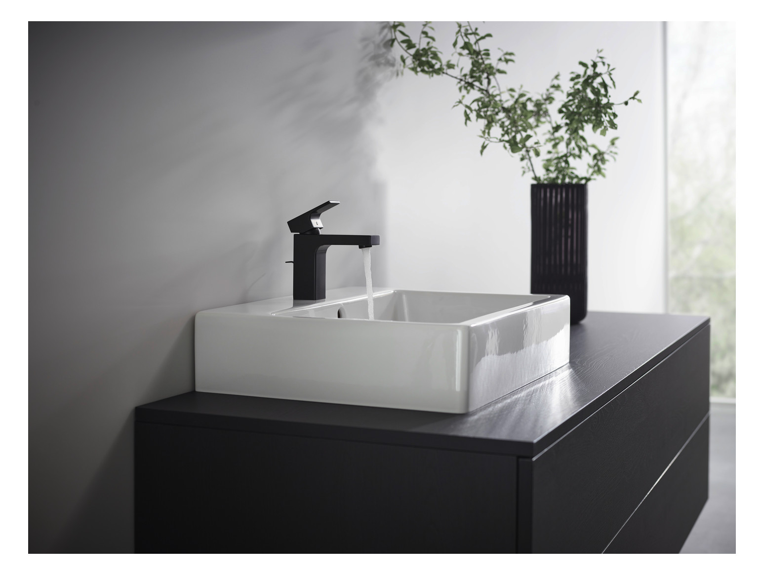 hansgrohe Waschtisch-Einhebelmischer 100 Vernis Shape mit Zugstangen-Ablaufgarnitur, mattschwarz