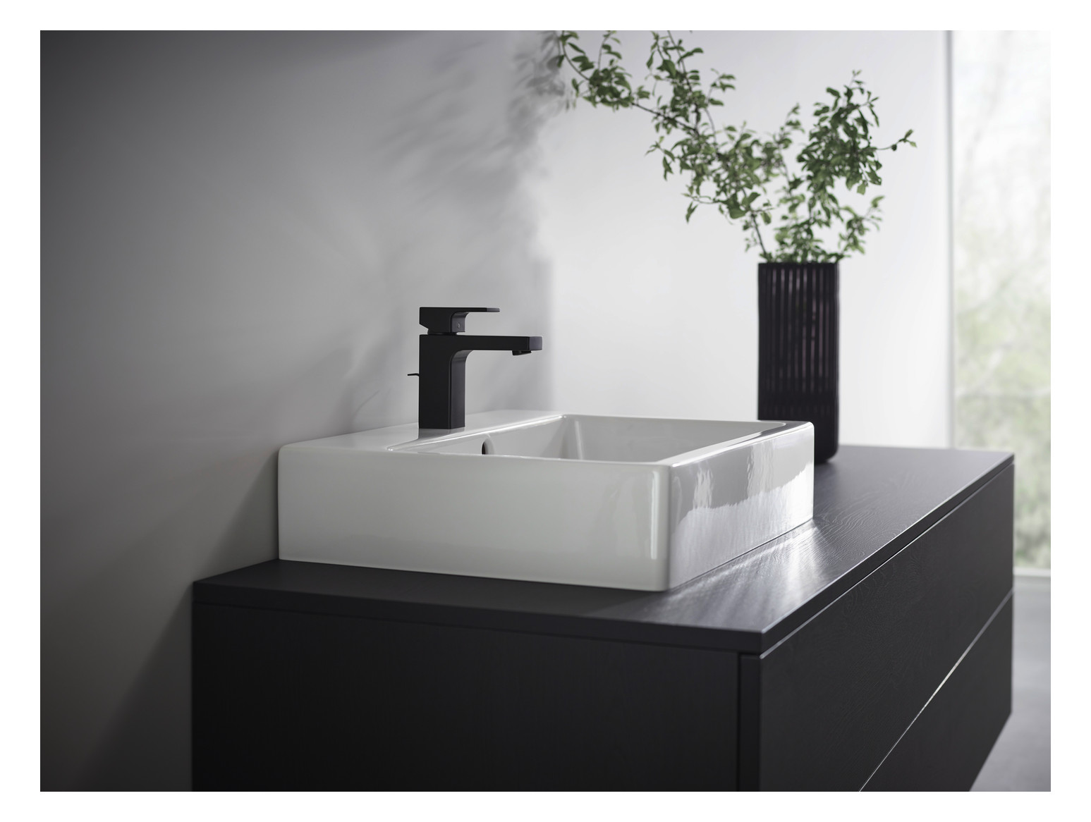 hansgrohe Waschtisch-Einhebelmischer 100 Vernis Shape mit Zugstangen-Ablaufgarnitur, mattschwarz