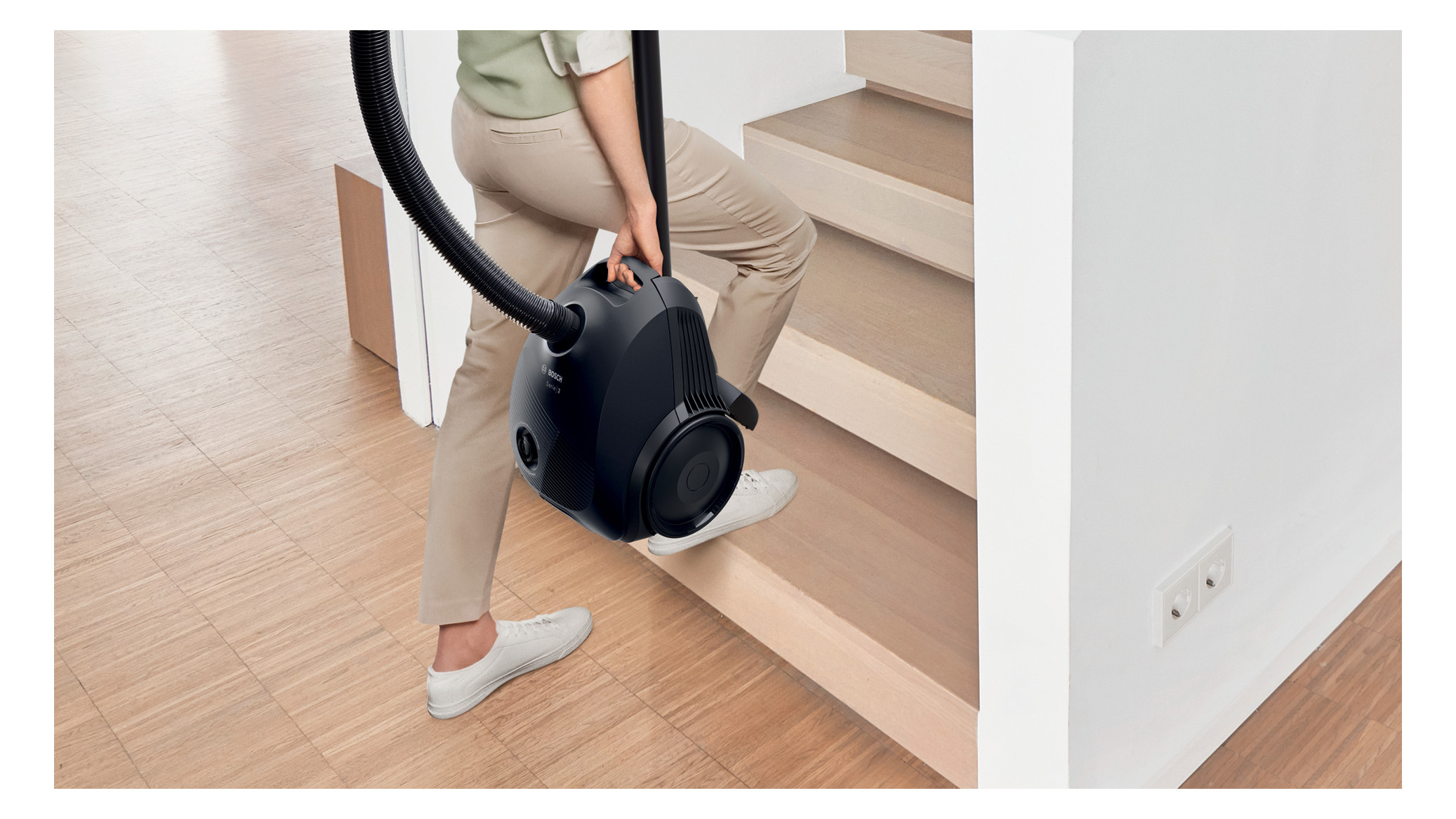 Bodenstaubsauger 600W 220 80dB sw 4,2kg 3,5l 220-240V Microfilter 5m