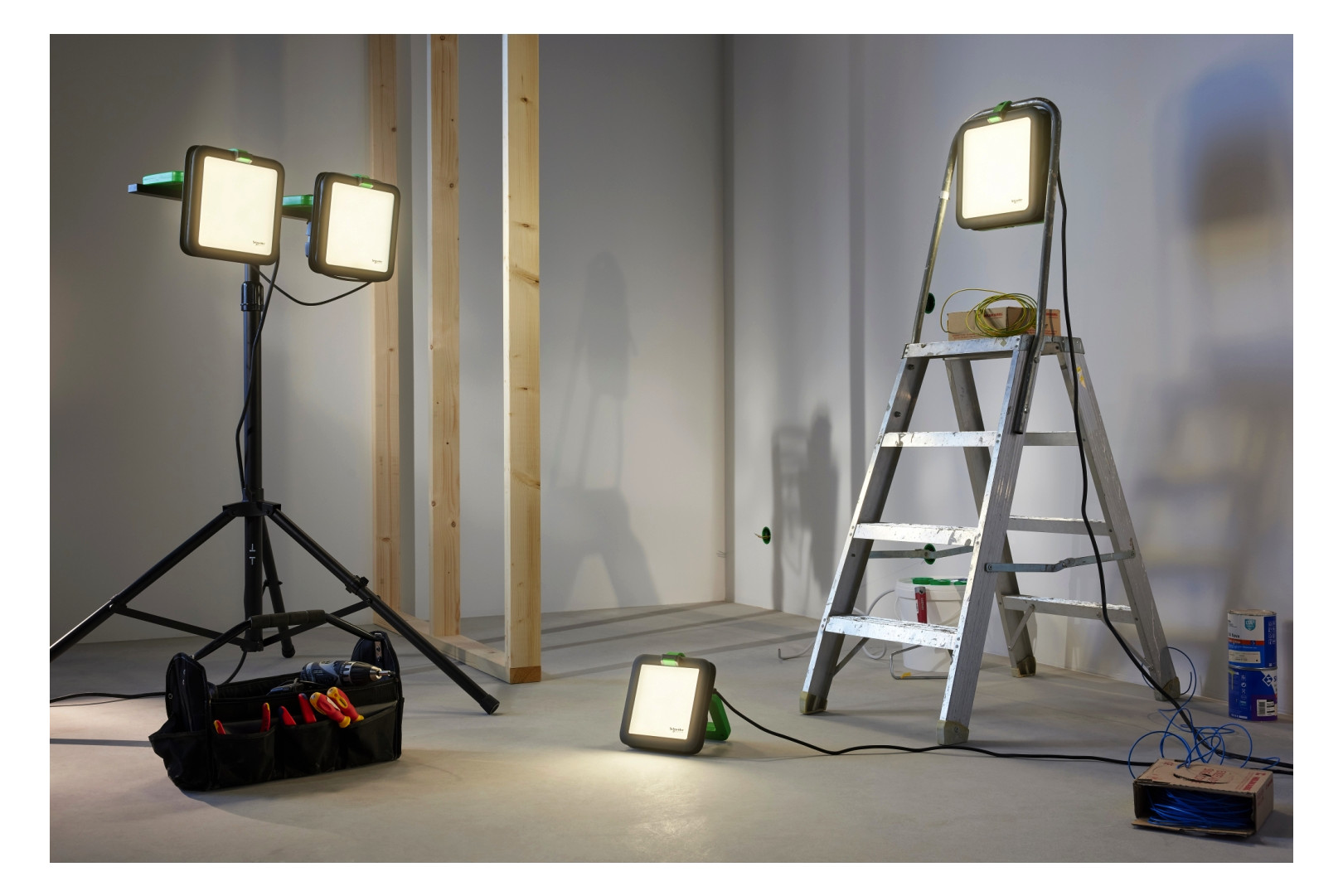 LED-Bauleuchte 55W IP54 4000K 6800lm Kst 1LED 220-240V Mit Stativhalterung m.LM