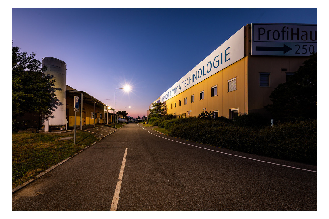 FLOODLIGHT 165W 4000K SYM 100 BK - UNI ELEKTRO Online-Shop