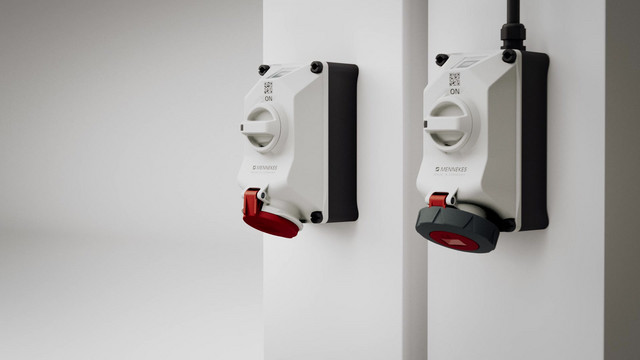 CEE-Schaltersteckdose 3p 16A 230V/bl IP67 Kst mech.Verrieg